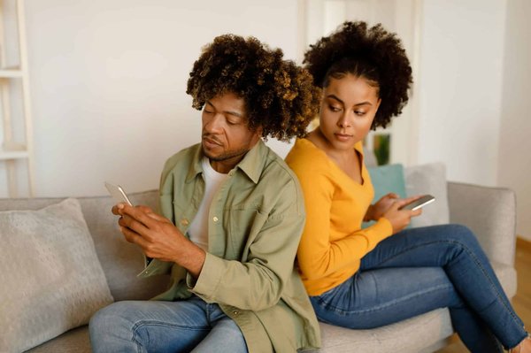 Espionner un téléphone : pourquoi la vie privée est en jeu ?